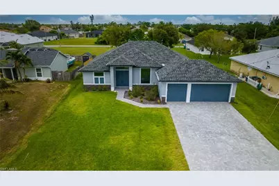 459 NE 2nd Pl, Cape Coral, FL 33909 - Photo 2