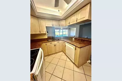 5765 Trailwinds Dr #115, Fort Myers, FL 33907 - Photo 2