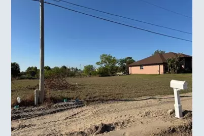 522 NE 15th Ter, Cape Coral, FL 33909 - Photo 2