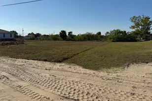 522 NE 15th Terrace, Cape Coral, FL 33909 - Photo 1