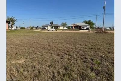 522 NE 15th Ter, Cape Coral, FL 33909 - Photo 4