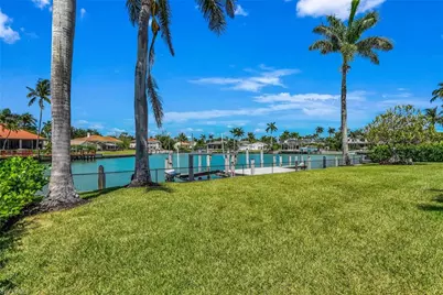 367 Mooring Line Dr, Naples, FL 34102 - Photo 36