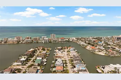 270 Trade Winds Ave, Naples, FL 34108 - Photo 6