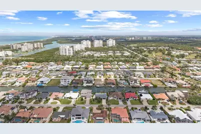 376 Heron Ave, Naples, FL 34108 - Photo 10