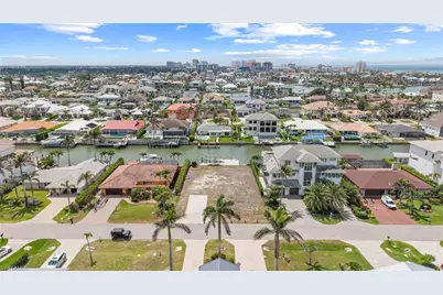 376 Heron Ave, Naples, FL 34108 - Photo 4