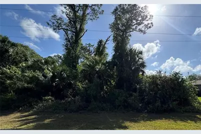 453 Lampion Ave S, Lehigh Acres, FL 33974 - Photo 2