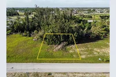 804 SW 2nd Ter, Cape Coral, FL 33991 - Photo 2