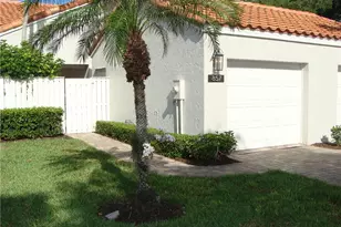 857 Reef Point Cir, Naples, FL 34108 - Photo 2