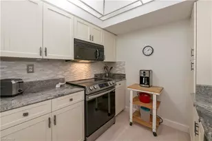 5809 Glencove Dr, Naples, FL 34108 - Photo 10