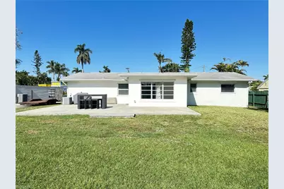 25 Estate Dr, North Fort Myers, FL 33917 - Photo 2