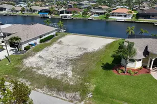 2517 SW 38th St, Cape Coral, FL 33914 - Photo 4