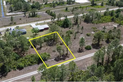 1052 Chandlee St, Lehigh Acres, FL 33974 - Photo 4