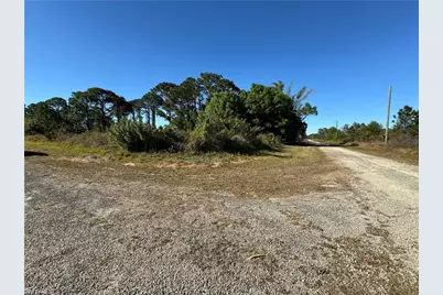 1069 Barrs St E, Lehigh Acres, FL 33974 - Photo 4