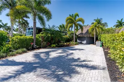 13568 Snook Cir, Naples, FL 34114 - Photo 4
