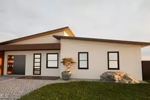 613 Theodore Vail St E, Lehigh Acres, FL 33974 - Photo 6