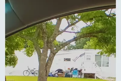 309 Pinecrest Ave NW, Moore Haven, FL 33471 - Photo 2