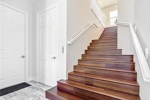 4752 Stratford Ct, Naples, FL 34105 - Photo 6