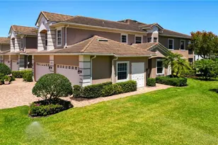 4752 Stratford Ct, Naples, FL 34105 - Photo 4