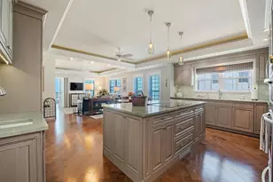 1255 Gulf Shore Blvd N, Naples, FL 34102 - Photo 8