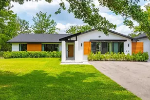 5237 Cherry Wood Dr, Naples, FL 34119 - Photo 1