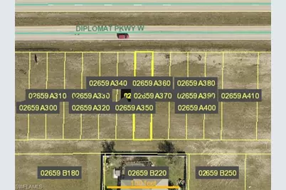 346 Diplomat Pkwy W, Cape Coral, FL 33993 - Photo 2