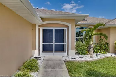 605 SE 22nd St, Cape Coral, FL 33990 - Photo 4