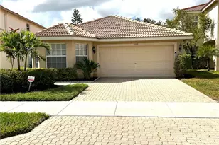 1357 Triandra Ln, Naples, FL 34119 - Photo 2