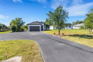 218 22nd Ave NE, Naples, FL 34120 - Photo 2