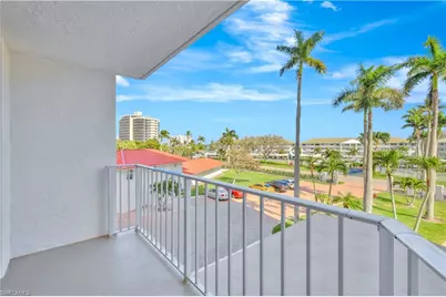 10701 Gulf Shore Dr #302, Naples, FL 34108 - Photo 16