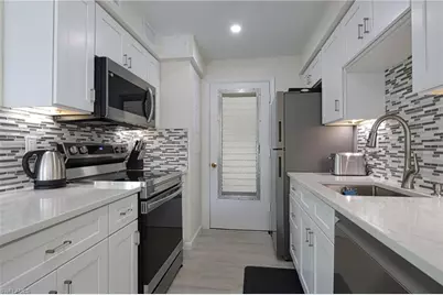 1300 Gulf Shore Blvd N #205, Naples, FL 34102 - Photo 6