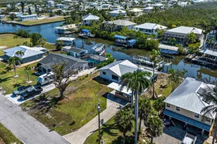 2560 Baybreeze St, Saint James City, FL 33956 - Photo 8