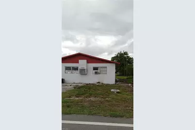 428 Avenue F NW, Moore Haven, FL 33471 - Photo 2