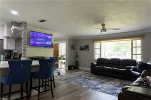 3388 E Riverside Dr, Fort Myers, FL 33916 - Photo 6