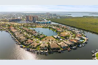 1922 Harbour Cir, Cape Coral, FL 33914 - Photo 4