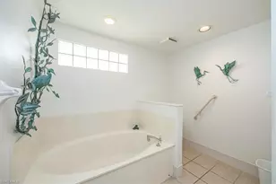 782 Eagle Creek Dr, Naples, FL 34113 - Photo 16