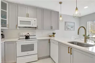 4633 Bayshore Dr, Naples, FL 34112 - Photo 4