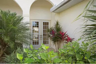 1725 SE 10th Pl, Cape Coral, FL 33990 - Photo 2