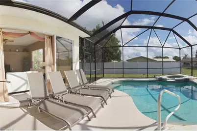 1725 SE 10th Pl, Cape Coral, FL 33990 - Photo 4