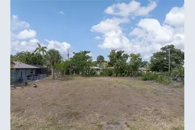 5206 Sunnybrook Ct, Cape Coral, FL 33904 - Photo 2