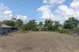 5206 Sunnybrook Ct, Cape Coral, FL 33904 - Photo 2