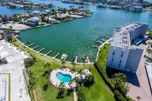 400 Park Shore Dr, Naples, FL 34103 - Photo 22