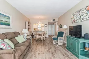 805 River Point Dr, Naples, FL 34102 - Photo 4