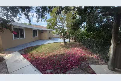 1005 E Penn Rd, Lehigh Acres, FL 33936 - Photo 22