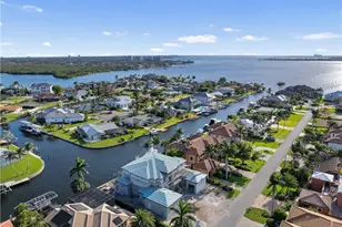 846 Cypress Lake Cir, Fort Myers, FL 33919 - Photo 4