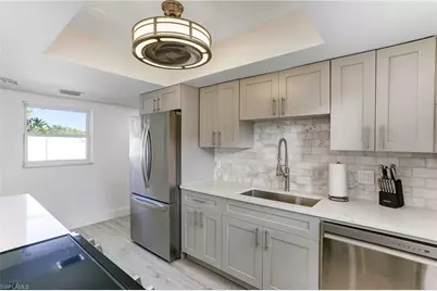 10842 Vanderbilt Dr, Naples, FL 34108 - Photo 8