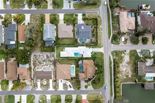 10842 Vanderbilt Dr, Naples, FL 34108 - Photo 28