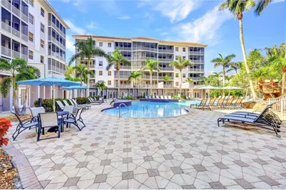 460 Launch Cir #301, Naples, FL 34108 - Photo 2