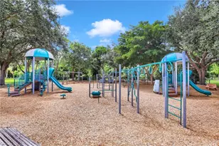 470 Launch Cir, Naples, FL 34108 - Photo 2