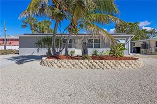 179 Hibiscus Dr, Fort Myers Beach, FL 33931 - Photo 2