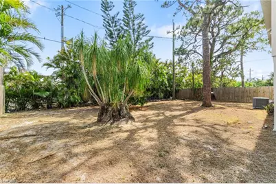 9025 Somerset Ln, Bonita Springs, FL 34135 - Photo 6